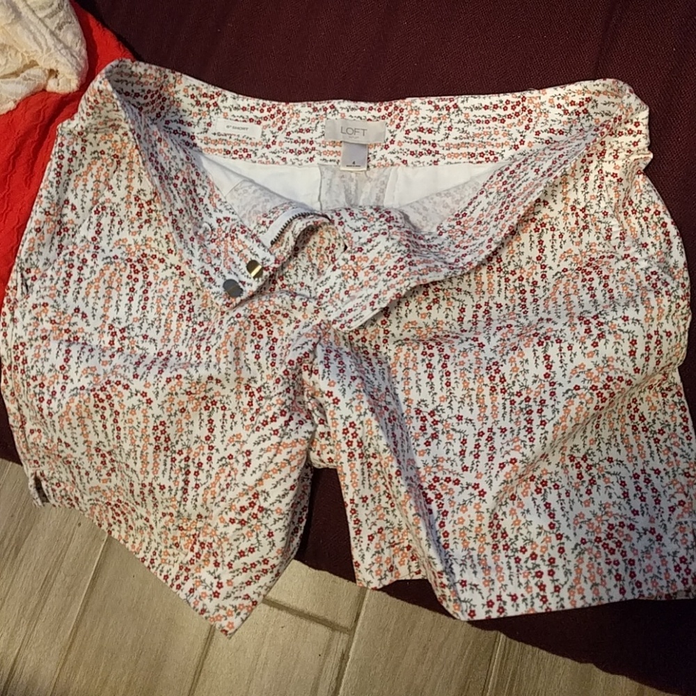 Loft Dainty Floral Shorts